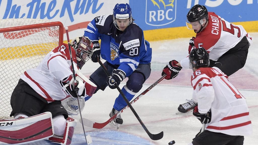 Sebastian Aho aiheutti vaaraa Mackenzie Blackwoodin vartioimalle maalille.