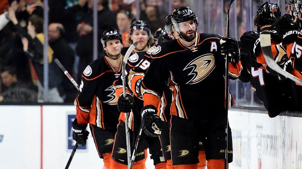 Ryan Kesler iski Ducksille kauden kuudennen maalinsa sunnuntaina.