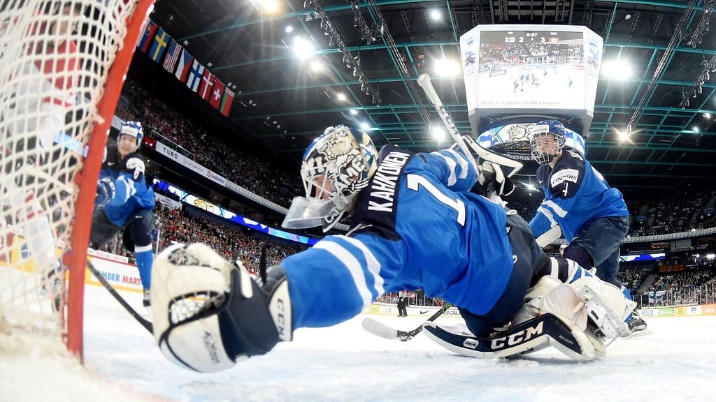Kaapo Kähkönen vaihdettiin maaliin kesken puolivälierän ja hän oli yksi suurimmista pelin kääntäjistä.