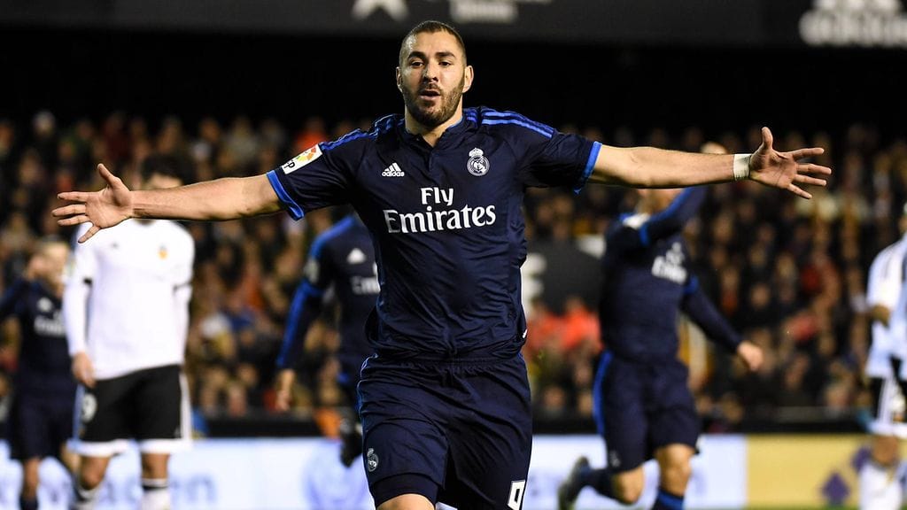 Karim Benzema tuulettaa hienoa osumaansa.