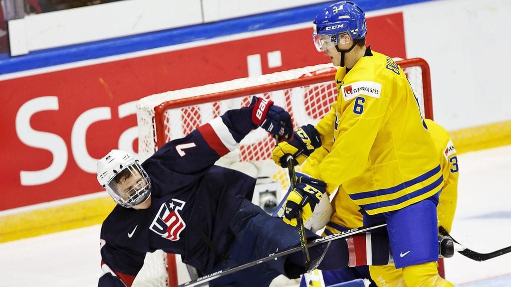 Andreas Englund antoi alkusarjassa kyytiä USA:n Matthew Tkachukille.
