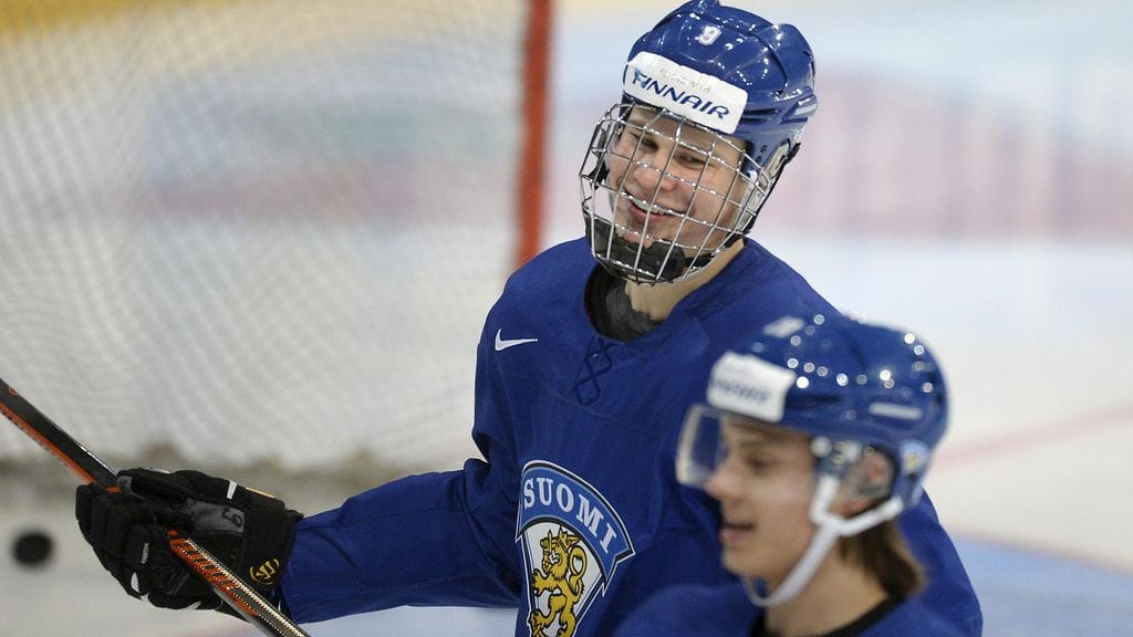 Jesse Puljujärvi pääsee Sebastian Ahon laidalle tiistain CHL-välierässä Lukkoa vastaan.