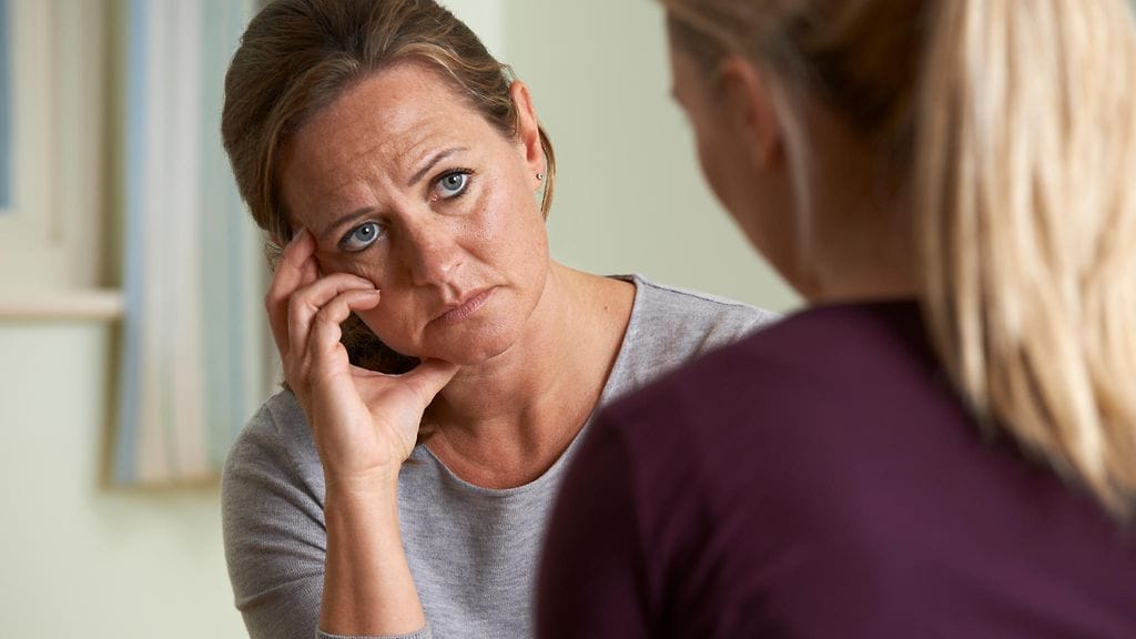 Manipuloiva ihminen vetoaa tunteisiin, vedättää ja johdattelee. Kuvituskuva.