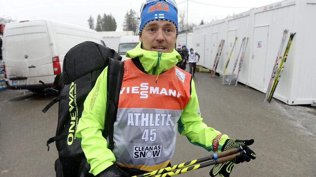 Sami Jauhojärvi suksitesteissä Oberstdorfissa.