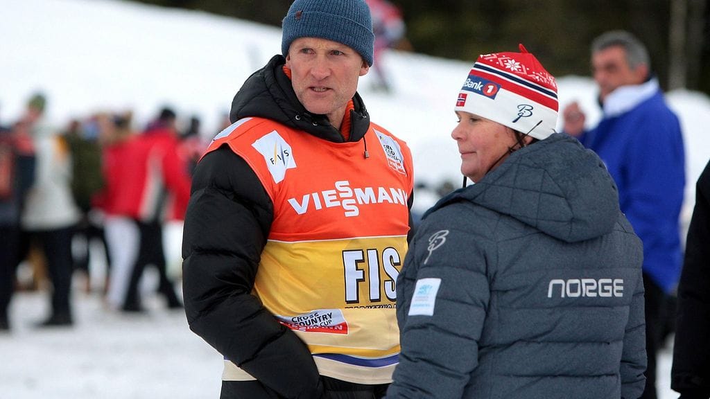 Vegard Ulvang (vas.) toimii FIS:n maastohiihtokomitean puheenjohtajana.