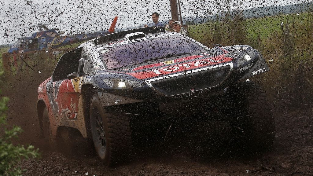 Sebastien Loeb aloitti vauhdikkaasti uransa ensimmäisen Dakar-rallin.