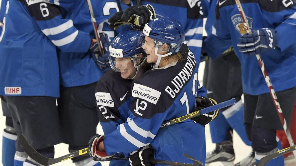 Antti Kalapudas ja Kasper Björkqvist riemuitsevat voitosta.