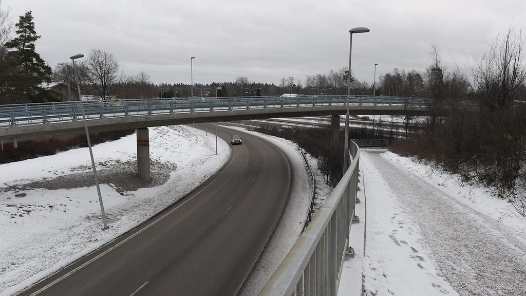 Silta Tuusulanväylällä. Kuvituskuva.
