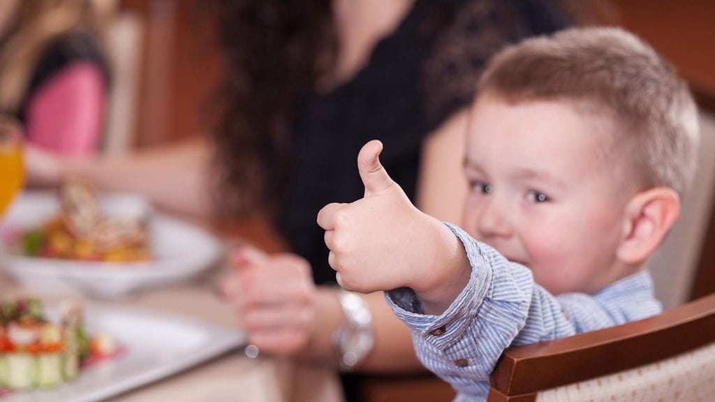 Kuusivuotias Lyle on äitinsä ansiosta kokenut ravintoloissa kävijä.