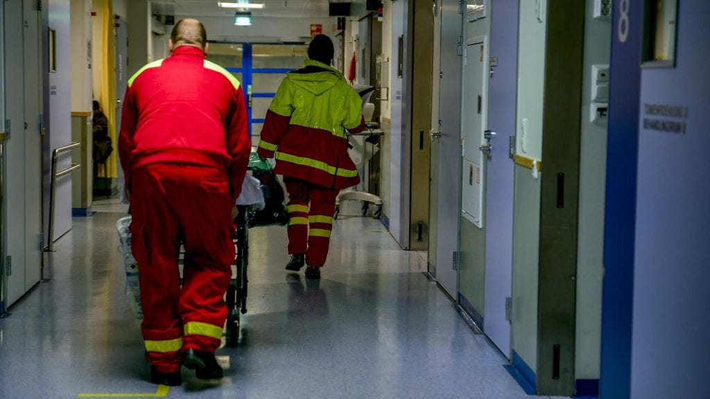 Esimerkiksi aivoinfarktin oireisiin täytyy reagoida välittömästi.