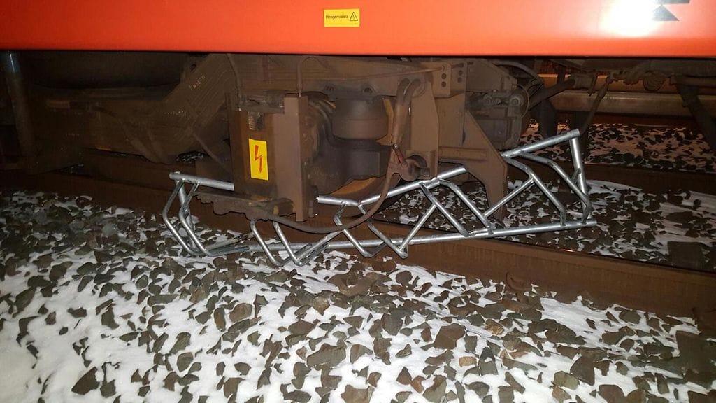 Pyöräteline olisi voinut jopa suistaa metrojunan raiteilta.