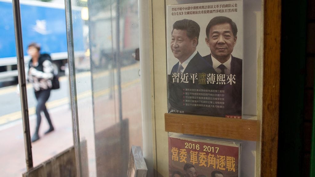 Kiinan kommunistista puoluetta kritisoivia kirjoja myyvä pieni kirjakauppa on mysteerikatoamisten ketjun keskiössä. Liike sijaitsee Causeway Bayssa Hongkongissa.