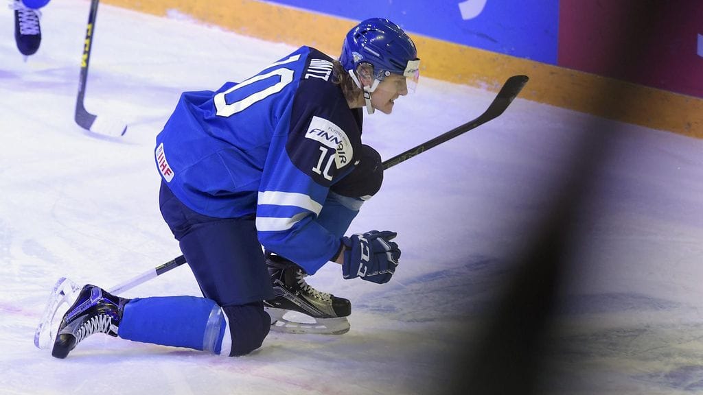 Roope Hintz tuuletti maalia Ruotsia vastaan pelatussa välierässä.