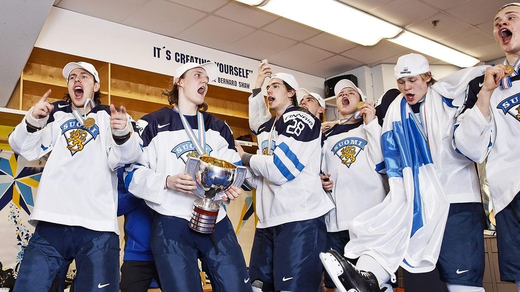 Suomi on voittanut historiansa neljännen jääkiekon nuorten maailmanmestaruuden. Loppuottelussa Helsingissä kaatui Venäjä 4-3, voittomaalin teki jatkoerän toisella peliminuutilla Kasperi Kapanen.