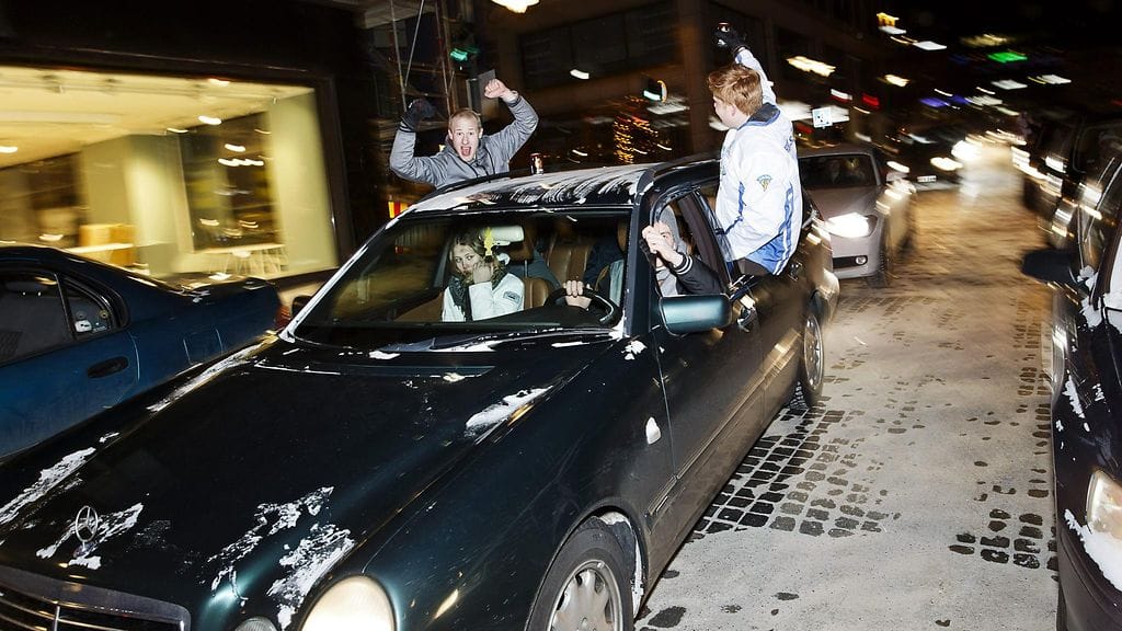 Juhlinta sujui poliisin mukaan esimerkiksi Helsingissä hyvässä hengessä.