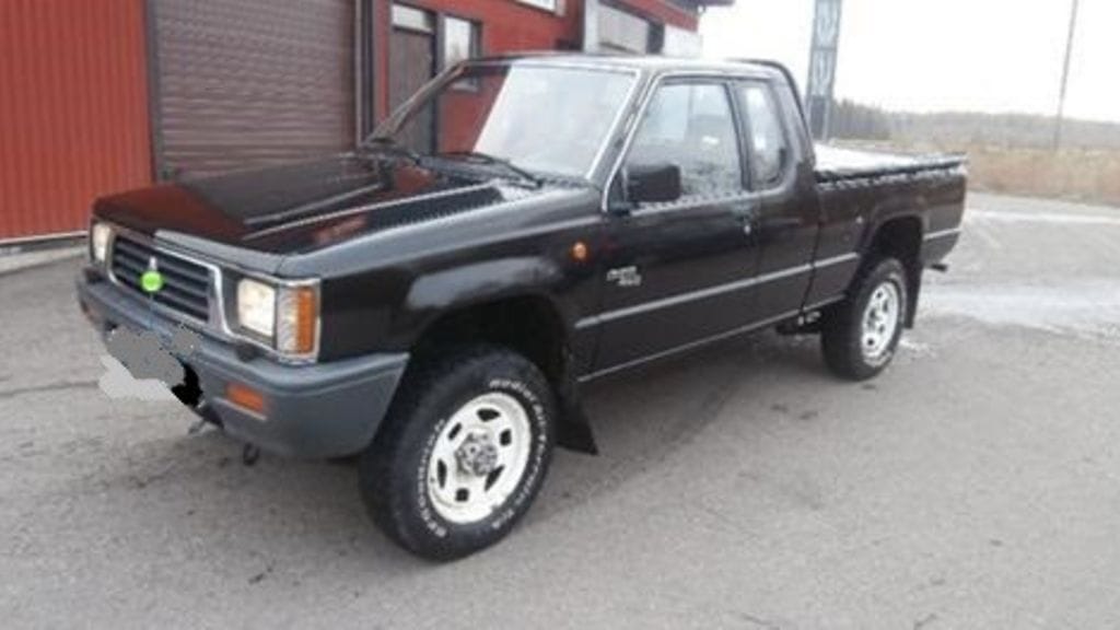 Poliisi pyytää yleisön vihjeitä kuvassa näkyvän kaltaisen auton liikkeistä ja sillä mahdollisesti liikkuvista henkilöistä.