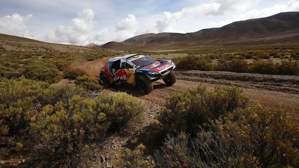 Kokenut Dakar-kävijä Stephane Peterhansel nousi kolmanneksi aavikkokisojen todellisessa klassikossa.