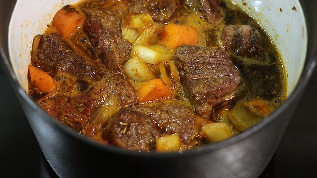 Guinnes-lihapata on erityisen maistuvaa herkkua pakkaspäivänä.