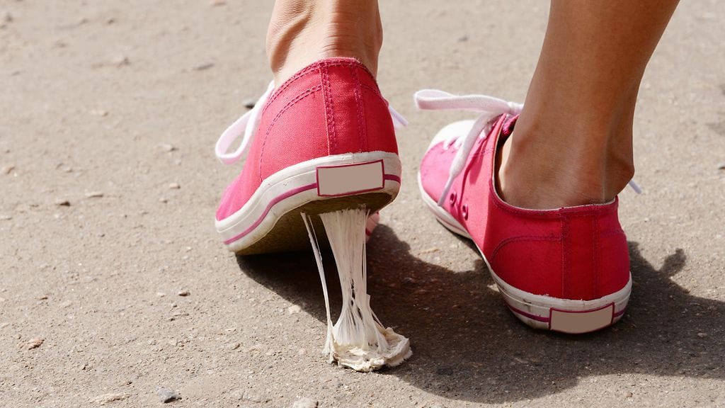 Purkan jalkakäytävälle heittämisestä voi tulla mittava sakko.