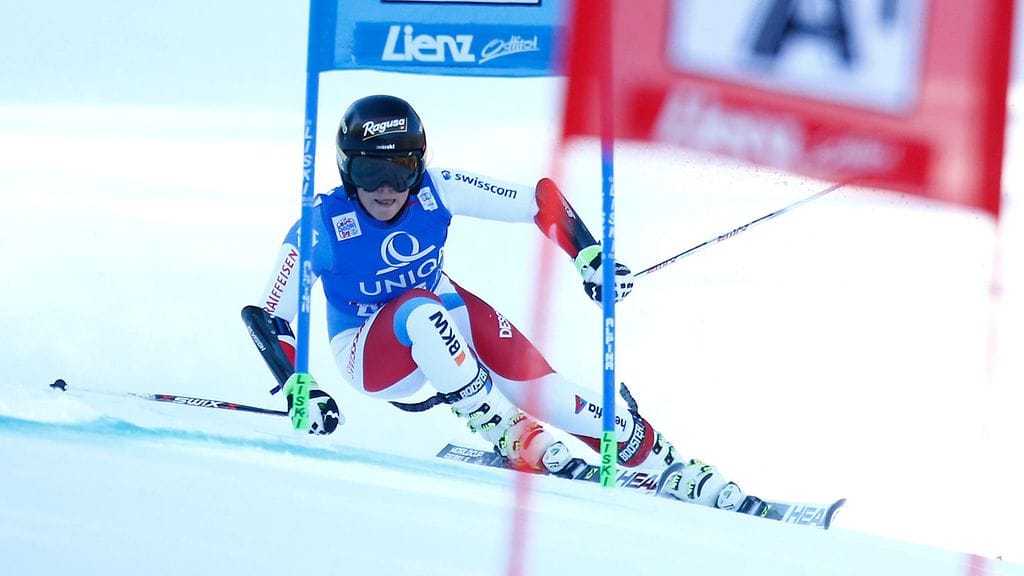 Sveitsiläinen Lara Gut johtaa alppihiihdon maailmancupin kokonaiskisaa.