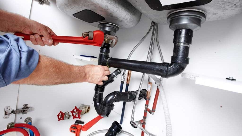 Ammattilaisilla pitää nyt kiirettä putkien sulatuksessa.