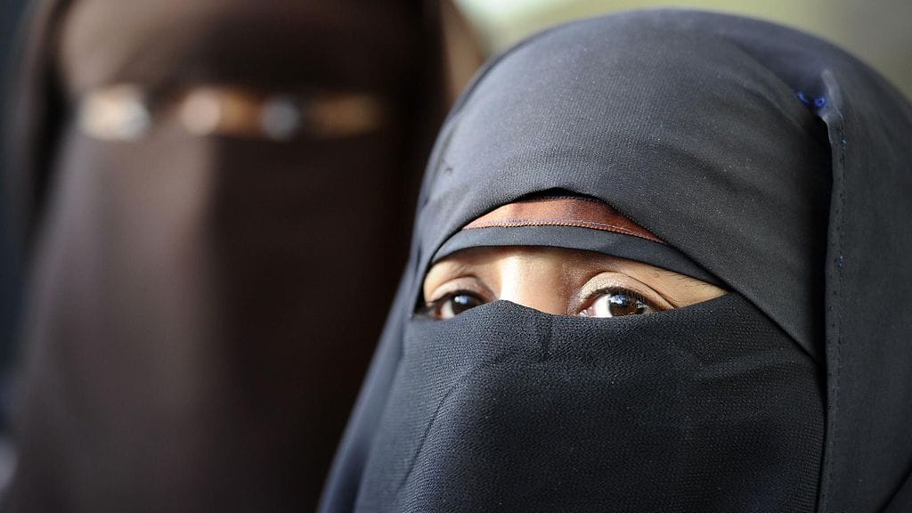 Väitös siitä, että monet egyptiläisnaiset pettäisivät aviomiehiään, herätti vastalauseiden myrskyn Egyptissä. Kuvituskuva.