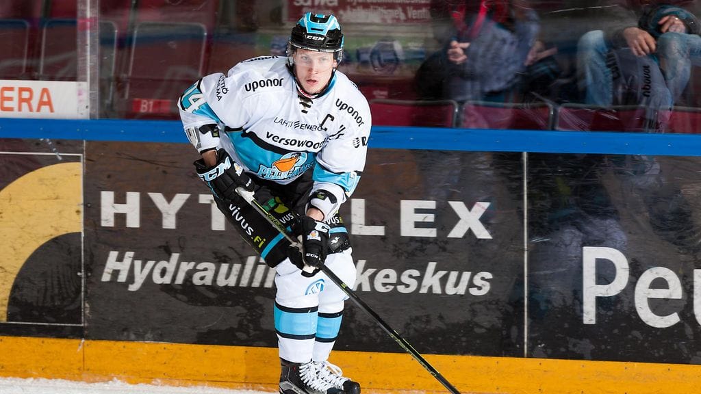 Antti Erkinjuntti sivalsi kolme maalia kahdessa ottelussa Ässiä vastaan.