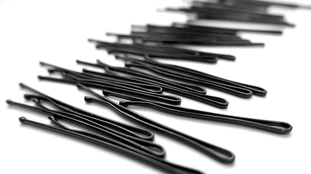 Minne kaikki hiuspinnit aina katoavat? Siinäpä vasta kysymys.