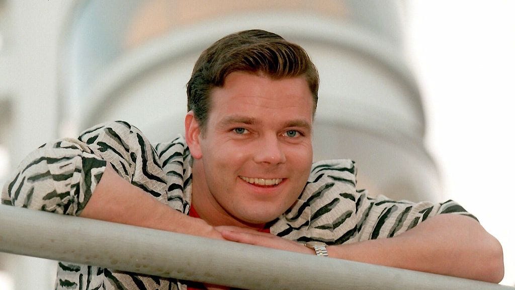 Hymyilevä Jari Sillanpää elokuussa 1996.