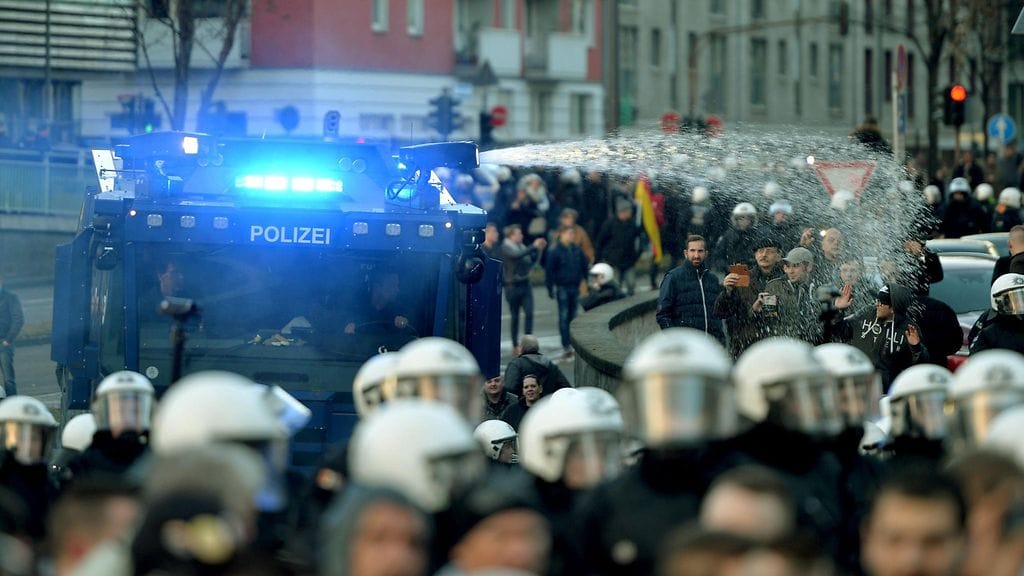 Uudenvuoden aattona Kölnin keskusrautatieasemalle oli kokoontunut yli 1 000 pohjoisafrikkalais- ja arabitaustaista miestä.