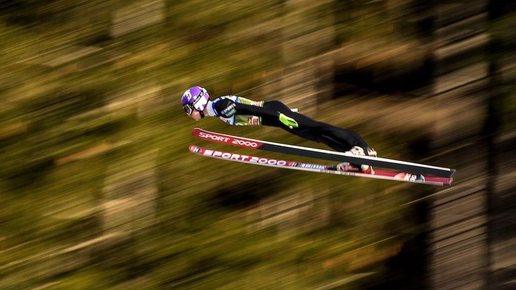 Ville Larinto hyppäsi pisimmän suomalaishypyn joukkuekisassa (arkistokuva).