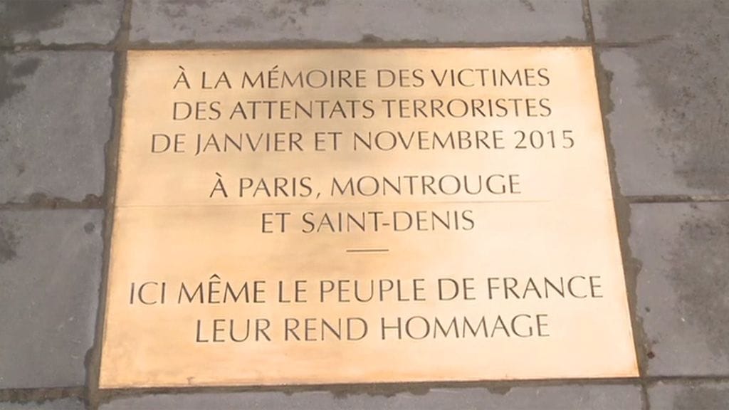 Muistolaatta Place de la Republique