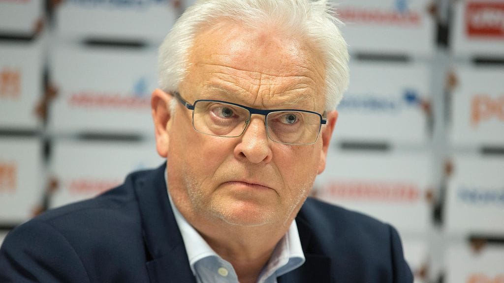 Hans Backe valmensi ensimmäistä kertaa Huuhkajia maaottelussa.