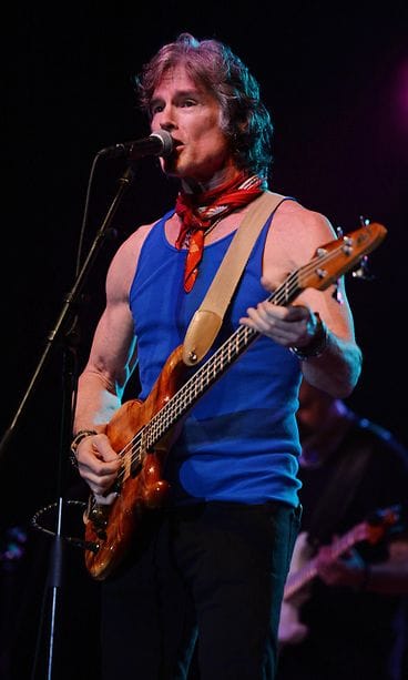 Ronn Moss pysty