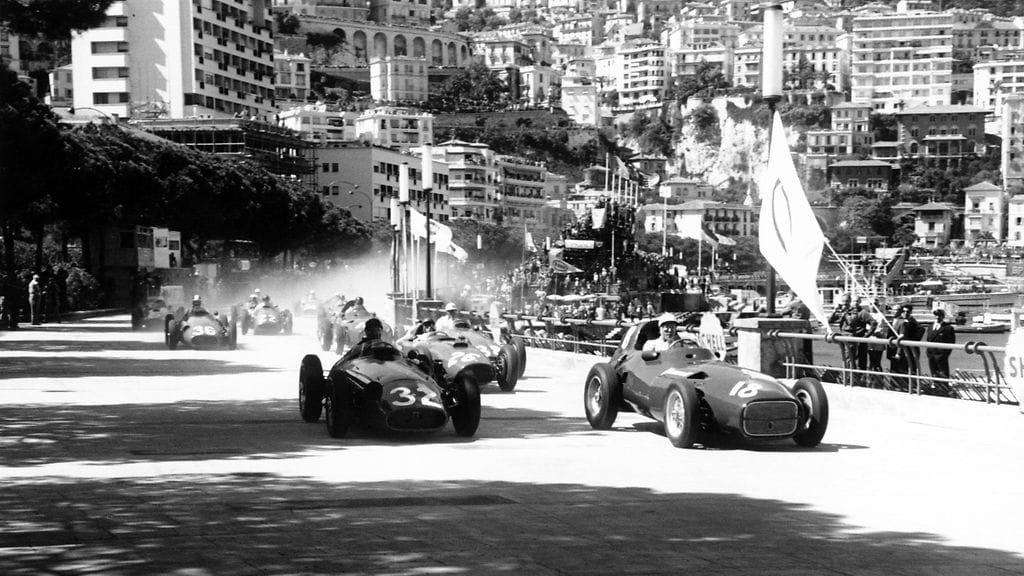 Monacon Grand Prix vuonna 1957. Juan Manuel Fangio (Maserati 250F), Peter Collins (Lancia-Ferrari D50 801) ja Sir Stirling Moss (Vanwall) kärjessä.