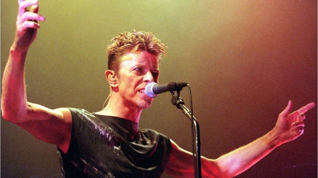 David Bowie menehtyi syöpään.