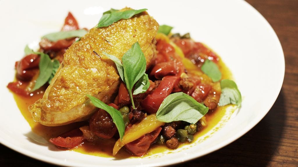 Moni valmistaa kanaruokia etenkin arkena.