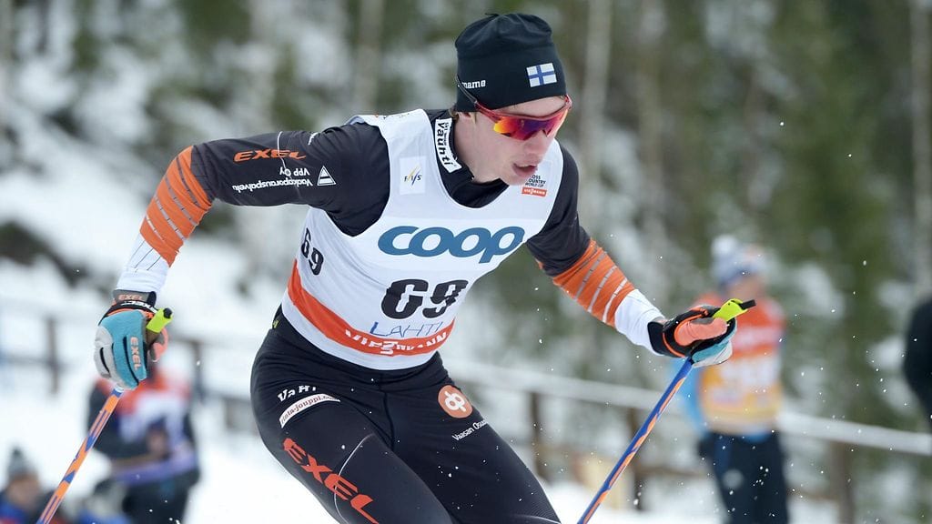 Joni Mäki vauhdissa Lahden maailmancupissa maaliskuussa 2015.