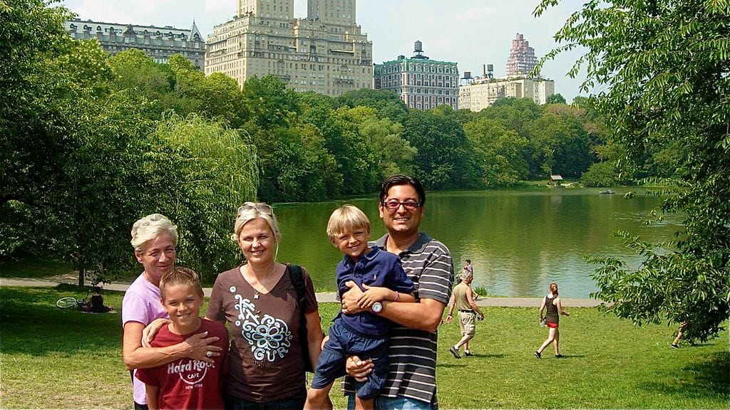 Sari Koponen on tottunut 3G-matkailija. Kuvassa perhe New Yorkissa. Italian mummi Anna Bianconi (vas.), Luca Moriero, Sari Koponen, Tommaso Moriero ja Claudio Moriero.