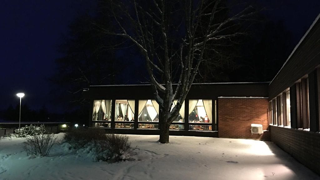 Aavarannan vastaanottokeskuksessa on ollut muutaman kuukauden ajan vajaa neljäsataa turvapaikanhakijaa, joista kolmisen sataa on miehiä.