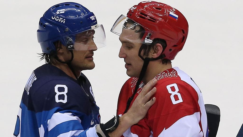 Teemu Selänne ja Aleksandr Ovetshkin Sotshin olympialaisissa helmikuussa 2014.