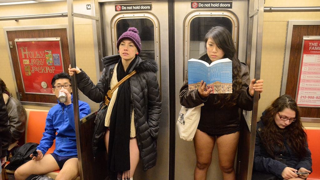 Viime sunnuntaina housuttomat ihmiset valtasivat metrot ympäri maailmaa.