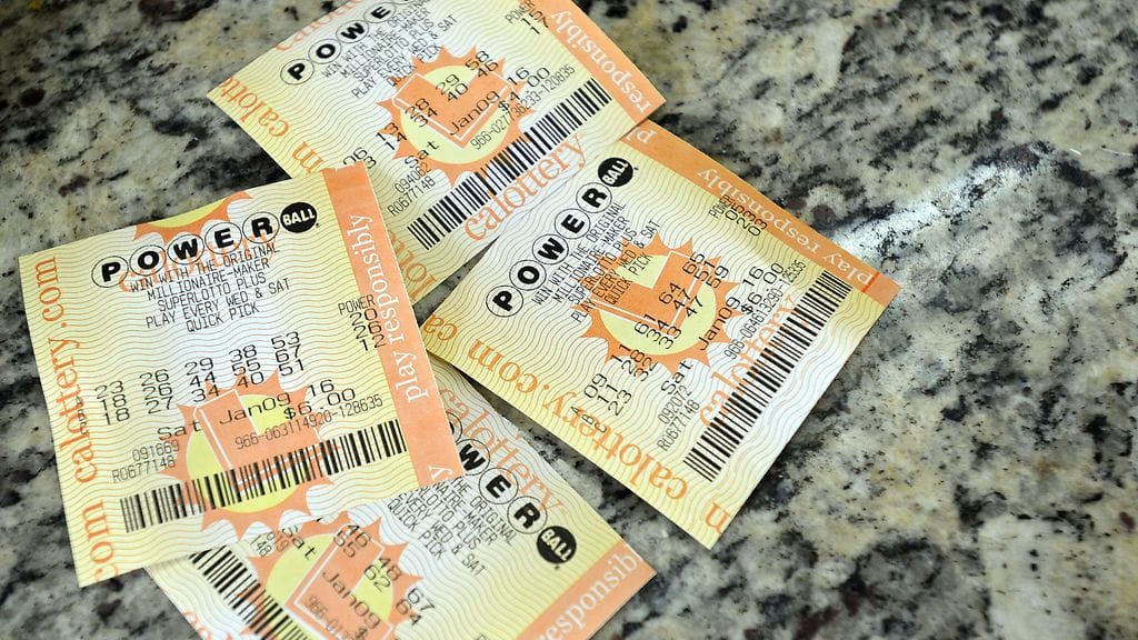Yli 500 miljoonan dollarin osuuden ennätyspotista voittanut pariskunta odotti yli puoli vuotta, ennen kuin ilmoittautui lunastamaan kuponkiaan.