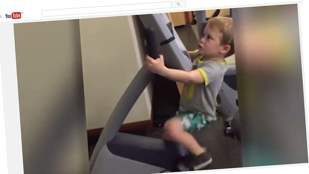 Pienestä koostaan huolimatta tämä pikkupoika on päättänyt aloittaa kuntosaliharrastuksen.