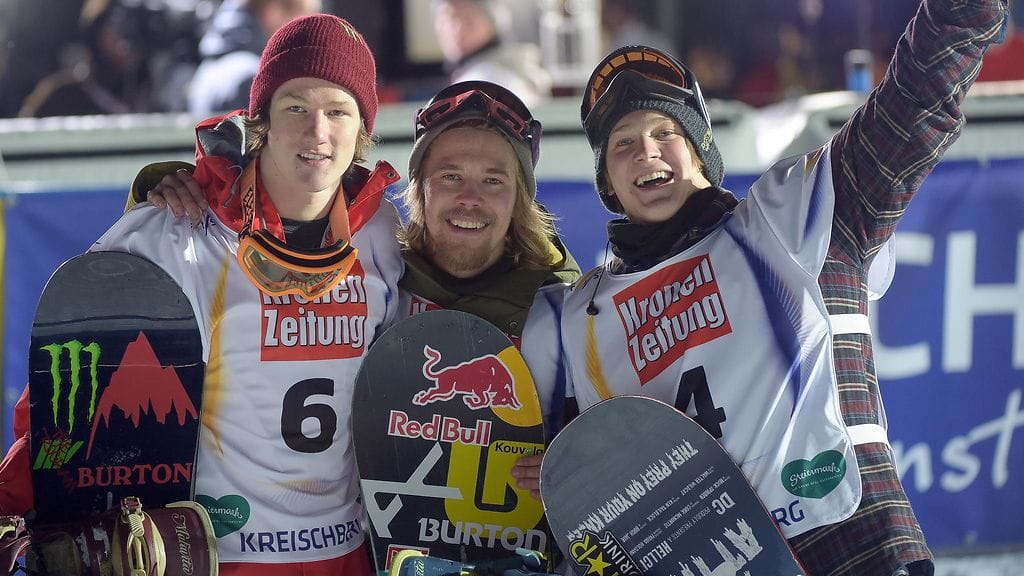 Roope Tonteri (kesk.) juhli MM-kultaa Itävallan Kreischbergissä vuosi sitten.