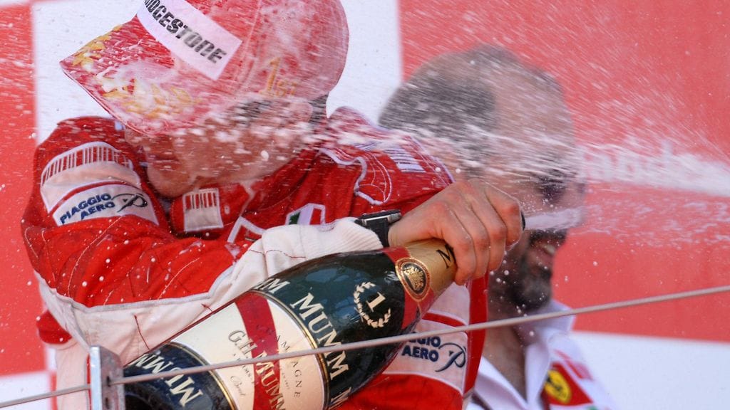 Mumm-pullo Kimi Räikkösen mestaruusvuonna 2007.