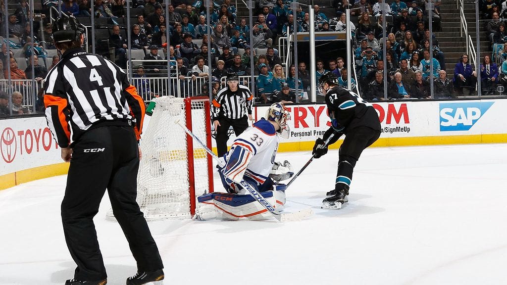 Joonas Donskoi ujutti kiekon lähes tyhjiin, kun Cam Talbot oli väärällä tolpalla