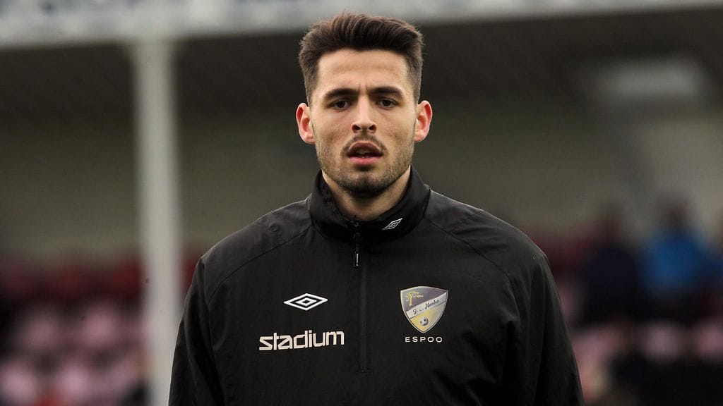 Lum Rexhepi FC Hongan väreissä huhtikuussa 2014.