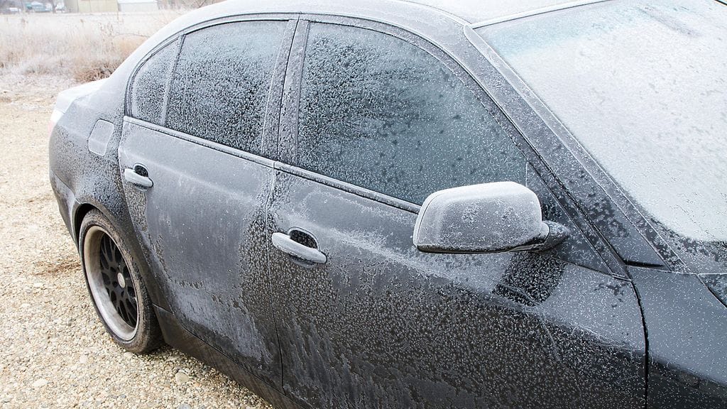 Auton laseja ei kannata sulattaa millä tahansa kemikaalilla.