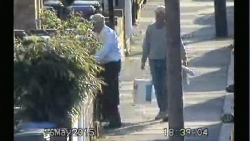 Hatton Garden -ryöstö: Perkins ja Jones Sterling Roadilla 16.5.2015. Kuva: Metropolitan Police.